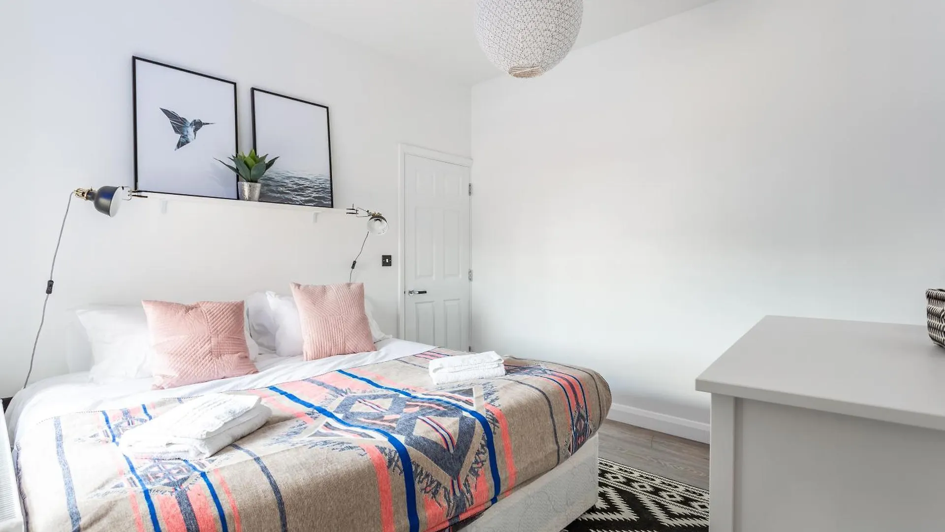 2 Bedroom Apartments With Sofa Bed In Southend  Southend-on-Sea