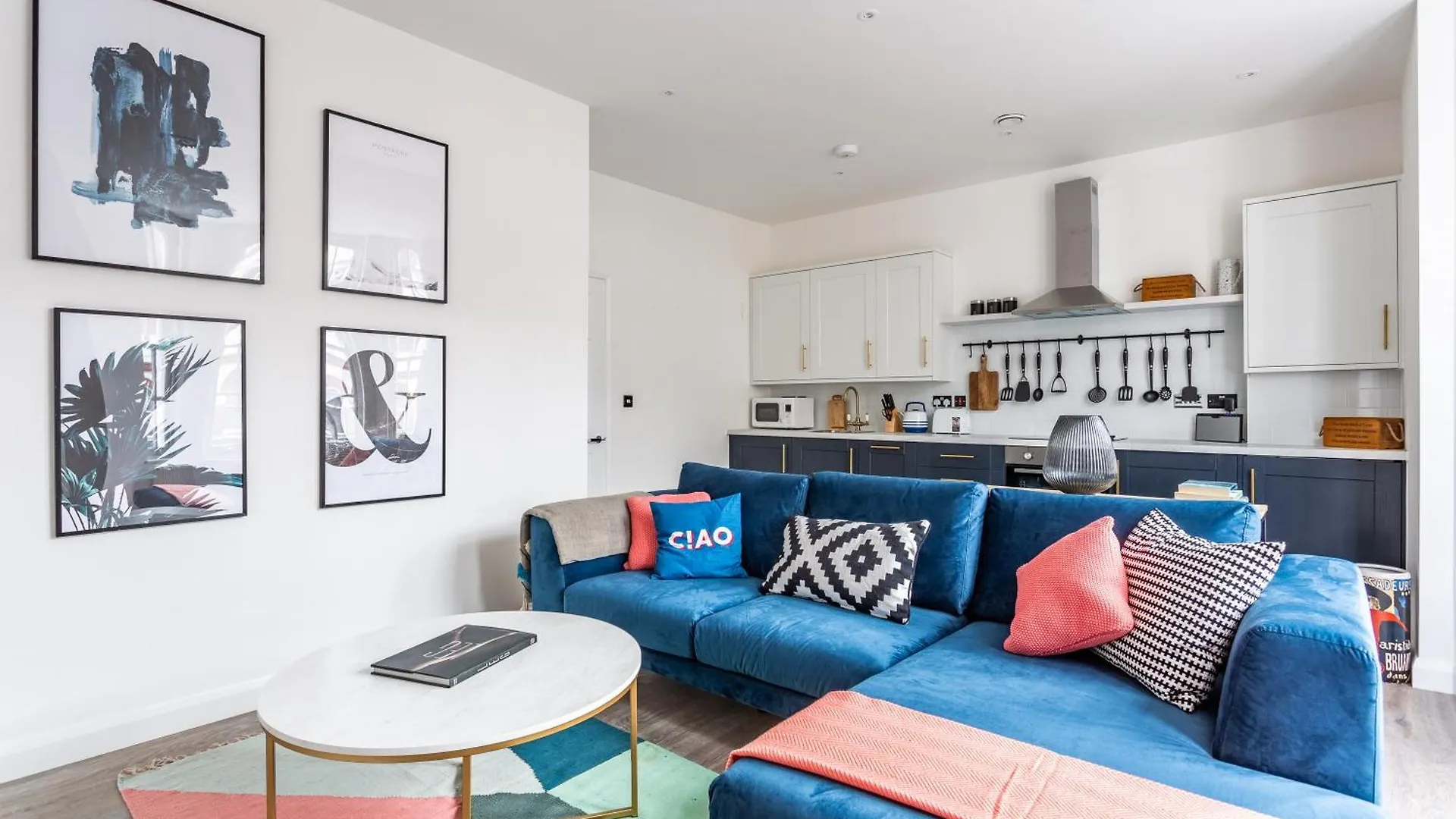 2 Bedroom Apartments With Sofa Bed In Southend Southend-on-Sea