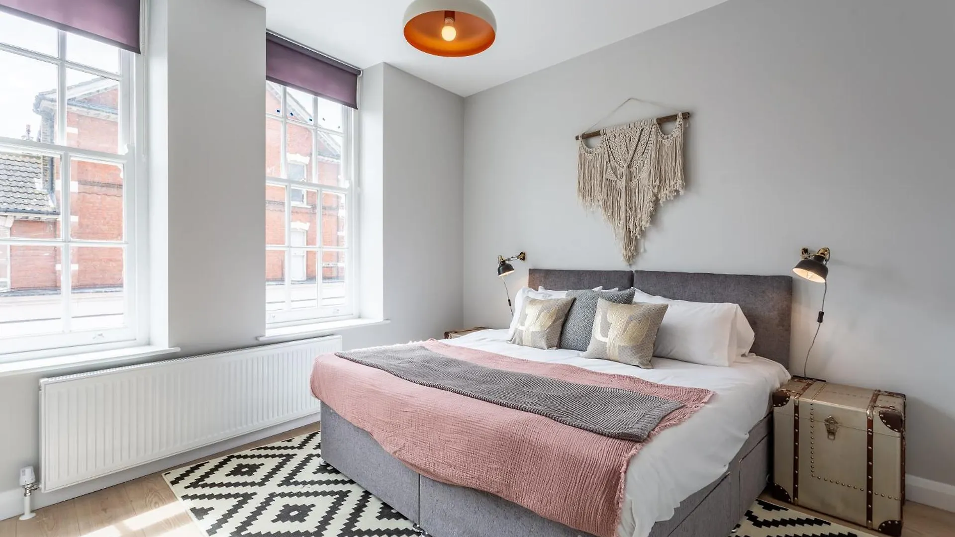 2 Bedroom Apartments With Sofa Bed In Southend Southend-on-Sea